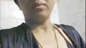 Desi Bhabhi in the bathroom in black bra and hot Soo underwear