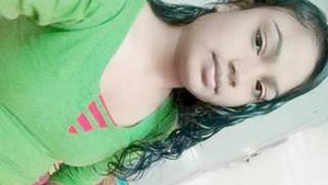 Desi cute girl show off her nice breasts