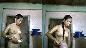 Indonesian babe bath n masturbating in the shower