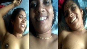 Hot scene of the week - Tamil wife showing her beautiful big boobs