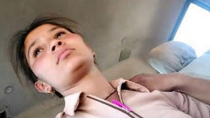 Hot and chaotic car kiss between an Indian beauty and her lover