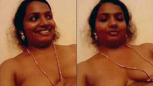 Live nude show of a South Indian woman with great tits and pussy