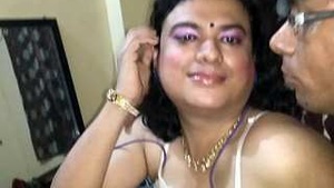 Affair with the aunt in this Indian porn video