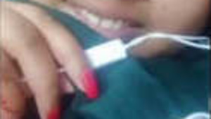 Pretty, horny wife shares big booby and pussy photos in video call