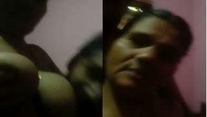 Amateur vid of a hot Indian housewife giving blow job