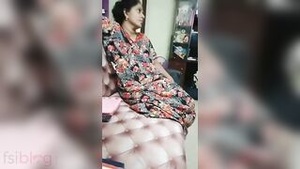 Warm husband goes XXX with his beautiful naked Desi wife at home.