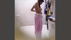 Snooping on my Indian girlfriend in the bathroom