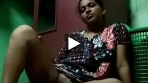 Self-proclaimed MILF masturbates in the kitchen