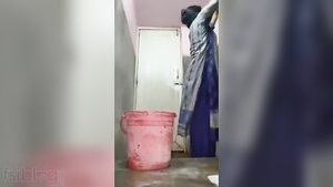Young Bangladeshi lady tries out solo pleasure and sends it as video to her loves ones.