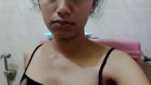 A horny Indian college girl records herself masturbating and sends it to her friends.