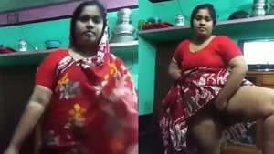 Beautiful Bengali house wife reveals her Beauty