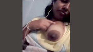 Boobs and pussy of a cute Lankan girl are exposed in a video call