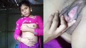 Married Bengali woman from rural Bangladesh sharing her private part