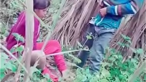 Out-door Indian erotica scandal: slut caught in the act