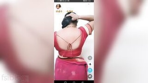 Young Indian house wife shows her body in an MMS video