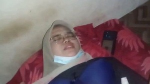 Beautiful Muslim girl      hookah and sexual experience