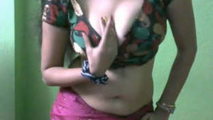 Hot Bhabhi performs erotic dance and exposes her beautiful big boobs.