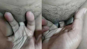 How an Indian guy satisfies his girlfriend by fingering her wet pussy