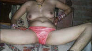 Beautiful bhabi in hot MMS scene