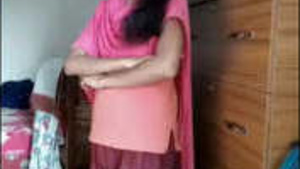Beautiful Indian girl sends sexy multimedia messages