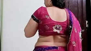 Bubbly delhi dona de casa bhabhi ishita kumari umbigo mostrar.