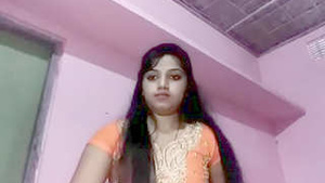 Desi cute village bhabi show off her nice bosy and boobs