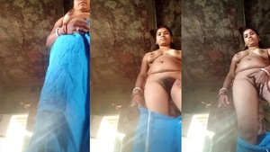 Big boobed village auntie Desi get kinky on camera