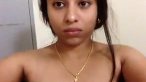 Desi gf showing her tits n pussy to her lover