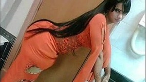 Amateur Turkish girl shows her well-sculpted ass