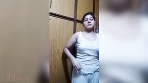MMC video with a Pakistani MILF who undresses solo.