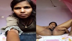 Hot amateur video: Naughty girl from Chennai plays with a chessboard and a decoits chunni