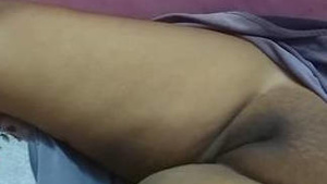 Slumbertime beauty: HOUSEWIFE'S INFLATED PUSSY EXAMINED