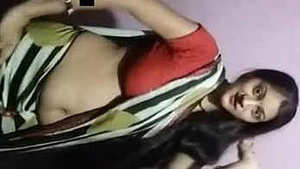 Navel accent of the hot Indian mother