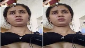 Beautiful Pakistani woman shares some private moments and reels them on video call.