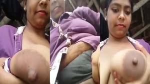 Married village woman from Bengal shares provocative photos.