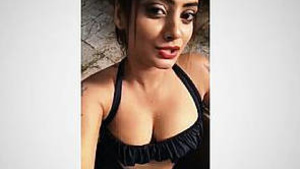 In tabiari Twinkle Kapoor in bikini video
