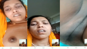 Boob and pussy display by rural Indian married woman Bhabhi in VK