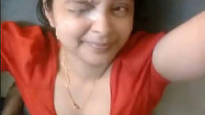 Married Indian woman getting a blowjob and facial from horny NRI husband