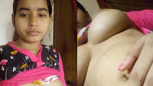 A beautiful Indian woman sends a nude photo to her boyfriend.