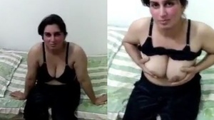 Hot housewife flaunts her large chest fotos